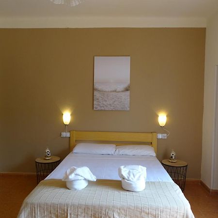 Hostal Lleida Segur de Calafell Exterior foto