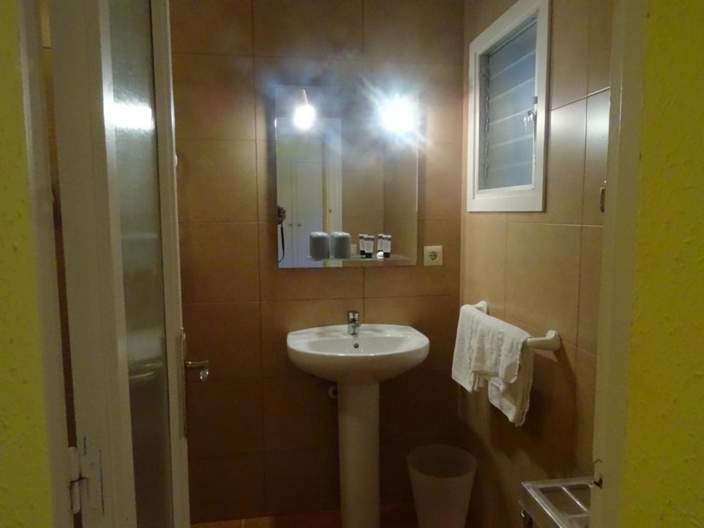 Hostal Lleida Segur de Calafell Exterior foto