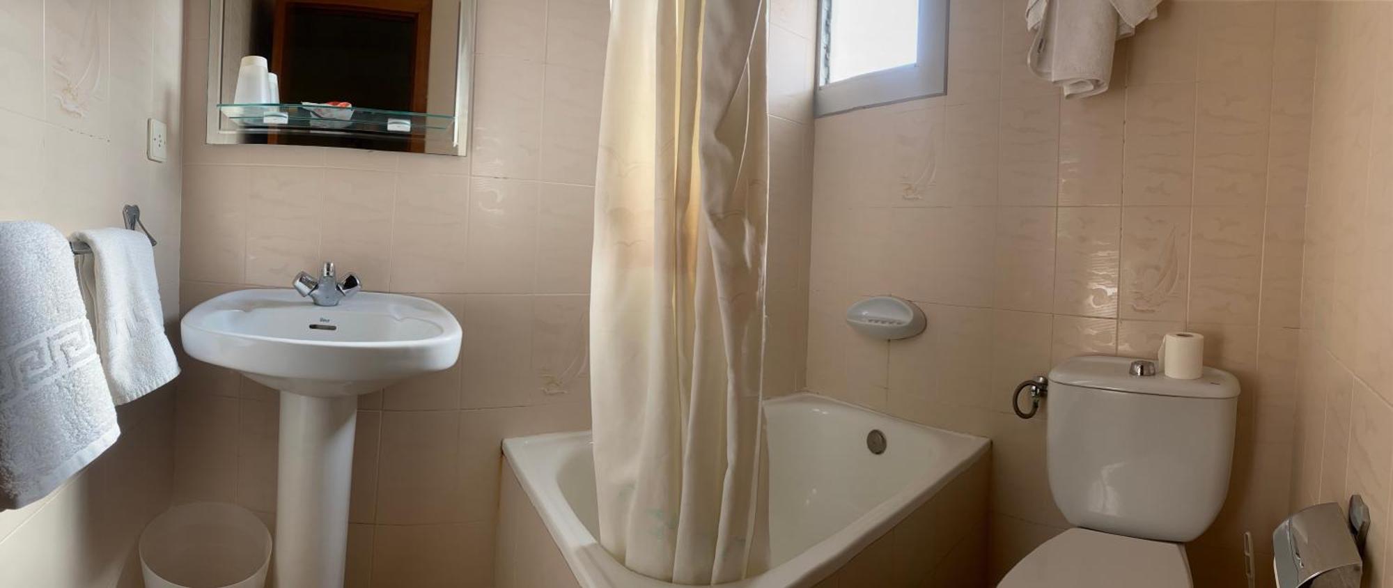 Hostal Lleida Segur de Calafell Exterior foto