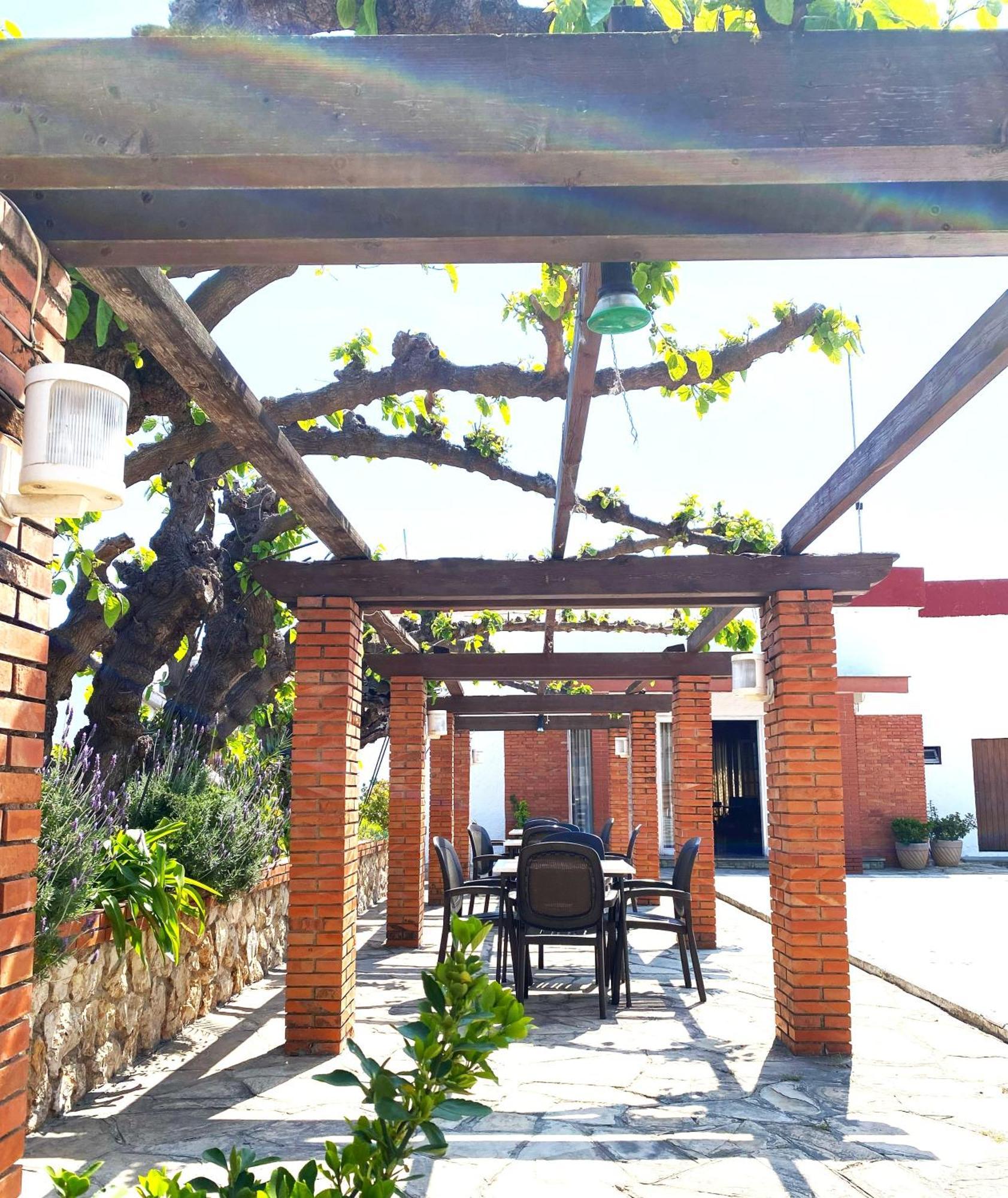 Hostal Lleida Segur de Calafell Exterior foto