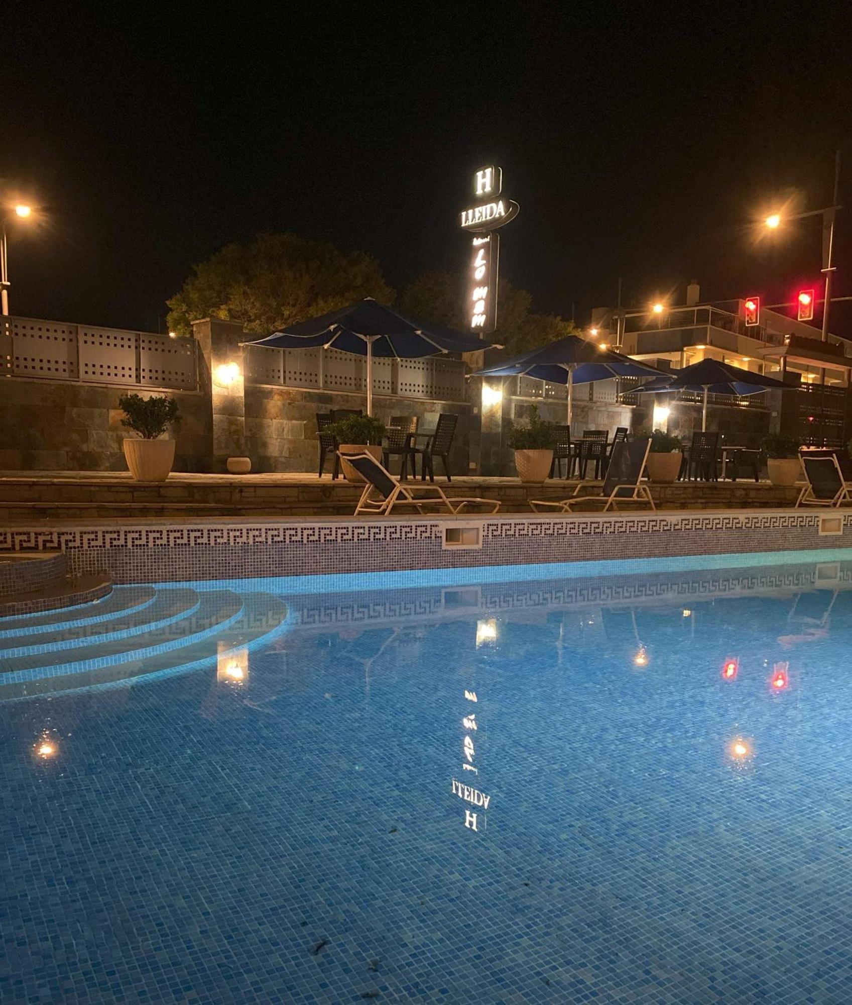 Hostal Lleida Segur de Calafell Exterior foto